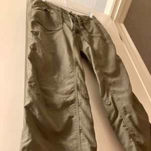 North face size 8 army green convertible hiking capris